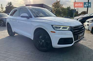 Внедорожник / Кроссовер Audi Q5 2017 в 