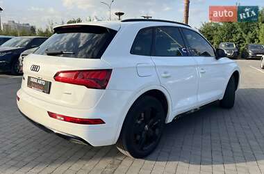 Внедорожник / Кроссовер Audi Q5 2017 в 