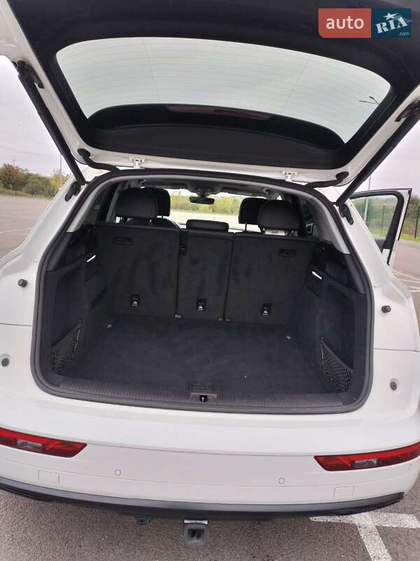 Внедорожник / Кроссовер Audi Q5 2020 в Ровно