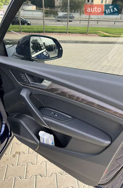 Позашляховик / Кросовер Audi Q5 2018 в 