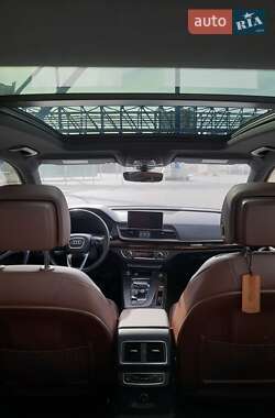 Внедорожник / Кроссовер Audi Q5 2017 в 