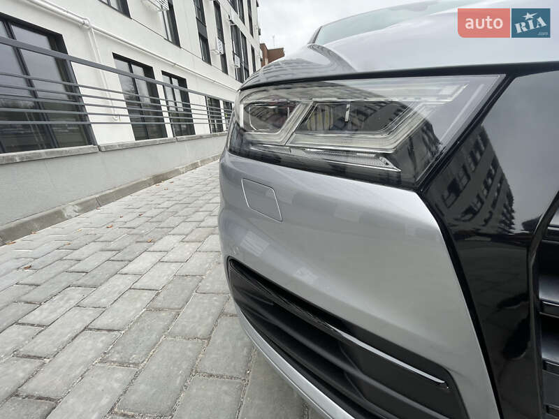 Внедорожник / Кроссовер Audi Q5 2018 в Ровно