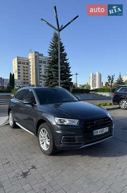 Позашляховик / Кросовер Audi Q5 2019 в 