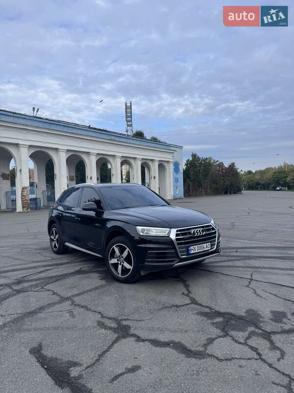 Внедорожник / Кроссовер Audi Q5 2017 в 