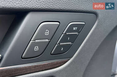Позашляховик / Кросовер Audi Q5 2021 в 