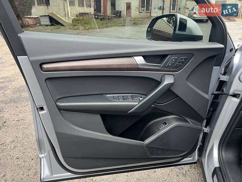 Внедорожник / Кроссовер Audi Q5 2021 в Киеве