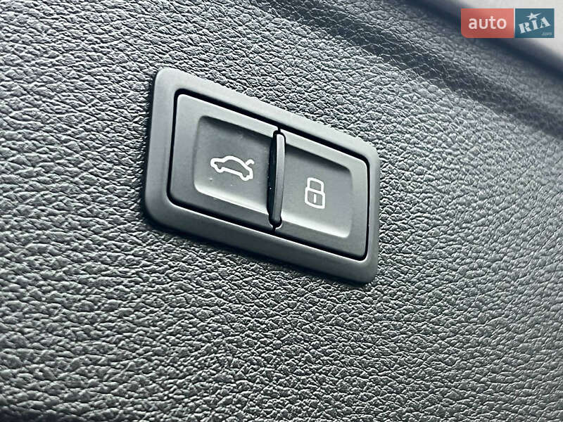 Внедорожник / Кроссовер Audi Q5 2021 в Киеве