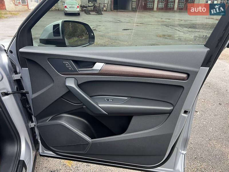 Внедорожник / Кроссовер Audi Q5 2021 в Киеве