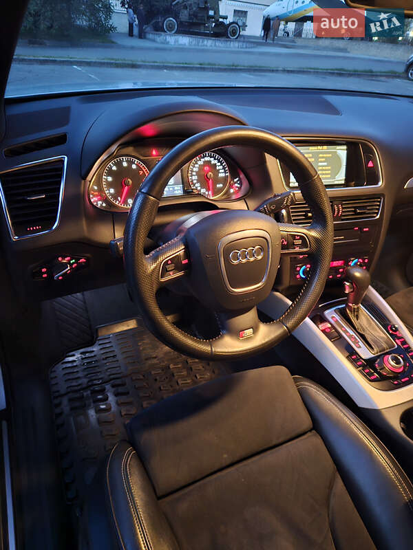 Внедорожник / Кроссовер Audi Q5 2010 в Киеве