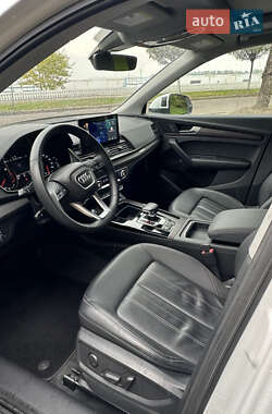 Внедорожник / Кроссовер Audi Q5 2021 в 