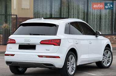 Внедорожник / Кроссовер Audi Q5 2018 в 