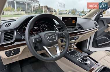 Внедорожник / Кроссовер Audi Q5 2018 в 