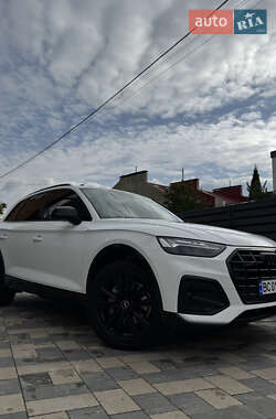 Внедорожник / Кроссовер Audi Q5 2021 в 