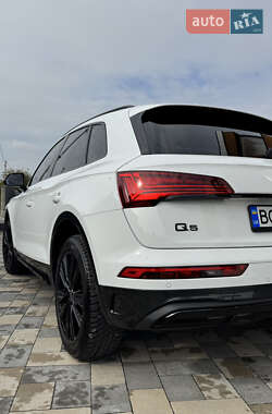 Внедорожник / Кроссовер Audi Q5 2021 в 