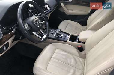 Внедорожник / Кроссовер Audi Q5 2018 в 