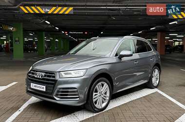 Внедорожник / Кроссовер Audi Q5 2018 в 