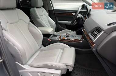Внедорожник / Кроссовер Audi Q5 2018 в 