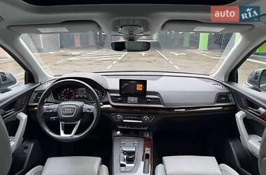 Внедорожник / Кроссовер Audi Q5 2018 в 