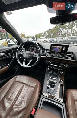 Внедорожник / Кроссовер Audi Q5 2018 в 