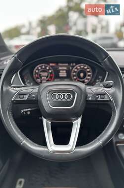 Внедорожник / Кроссовер Audi Q5 2018 в 