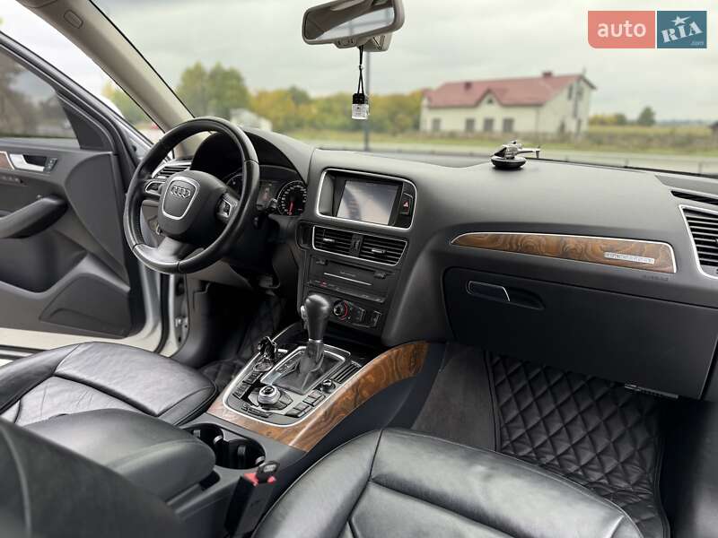Внедорожник / Кроссовер Audi Q5 2010 в Тернополе