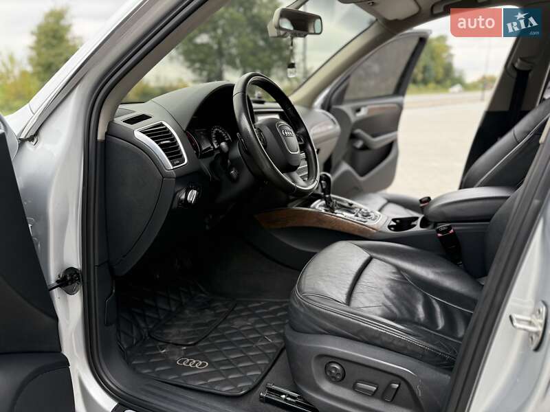 Внедорожник / Кроссовер Audi Q5 2010 в Тернополе