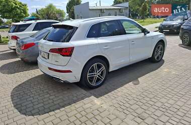 Позашляховик / Кросовер Audi Q5 2021 в 