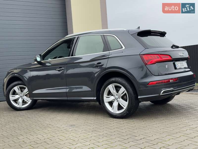 Внедорожник / Кроссовер Audi Q5 2017 в Стрые