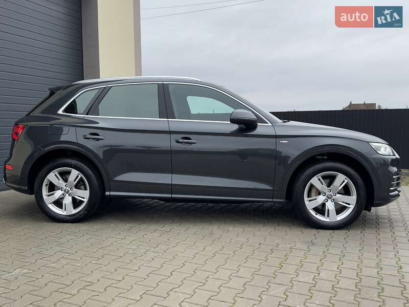 Внедорожник / Кроссовер Audi Q5 2017 в Стрые