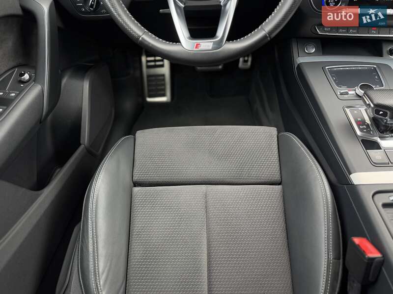 Внедорожник / Кроссовер Audi Q5 2017 в Стрые