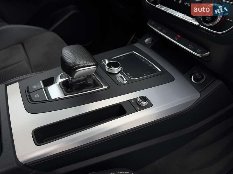 Внедорожник / Кроссовер Audi Q5 2017 в Стрые