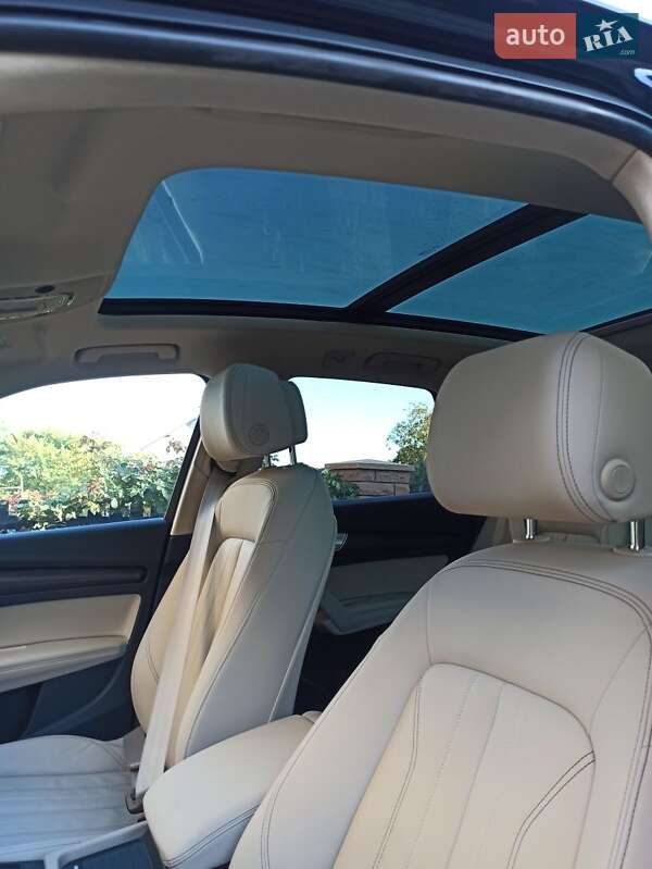 Позашляховик / Кросовер Audi Q5 2021 в Чернівцях