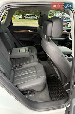 Позашляховик / Кросовер Audi Q5 2023 в 