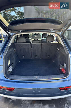 Внедорожник / Кроссовер Audi Q5 2017 в Киеве