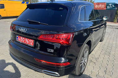 Внедорожник / Кроссовер Audi Q5 2017 в 