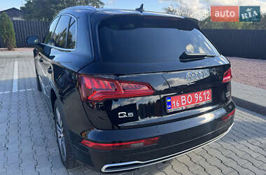 Внедорожник / Кроссовер Audi Q5 2017 в 