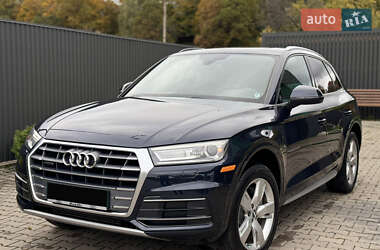 Внедорожник / Кроссовер Audi Q5 2017 в 