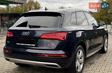 Внедорожник / Кроссовер Audi Q5 2017 в 