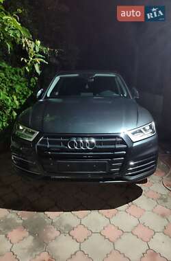 Внедорожник / Кроссовер Audi Q5 2020 в 