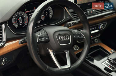 Позашляховик / Кросовер Audi Q5 2021 в 