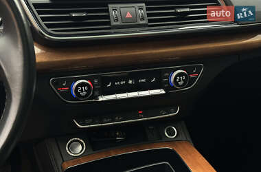 Позашляховик / Кросовер Audi Q5 2021 в 