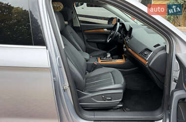 Позашляховик / Кросовер Audi Q5 2021 в 