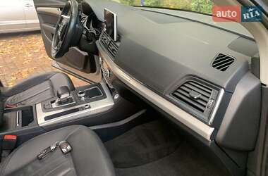 Позашляховик / Кросовер Audi Q5 2018 в 