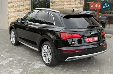 Внедорожник / Кроссовер Audi Q5 2018 в 