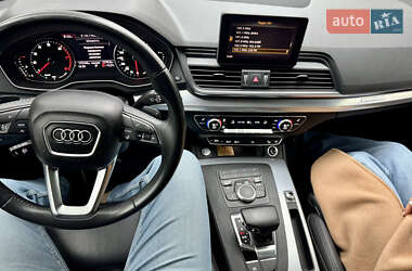Позашляховик / Кросовер Audi Q5 2020 в 