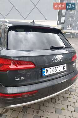 Позашляховик / Кросовер Audi Q5 2018 в 