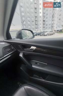Позашляховик / Кросовер Audi Q5 2018 в 