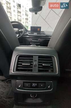 Позашляховик / Кросовер Audi Q5 2018 в 