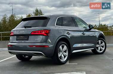 Внедорожник / Кроссовер Audi Q5 2018 в 