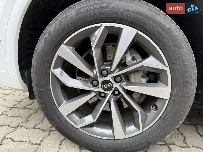 Позашляховик / Кросовер Audi Q5 2022 в Стрию